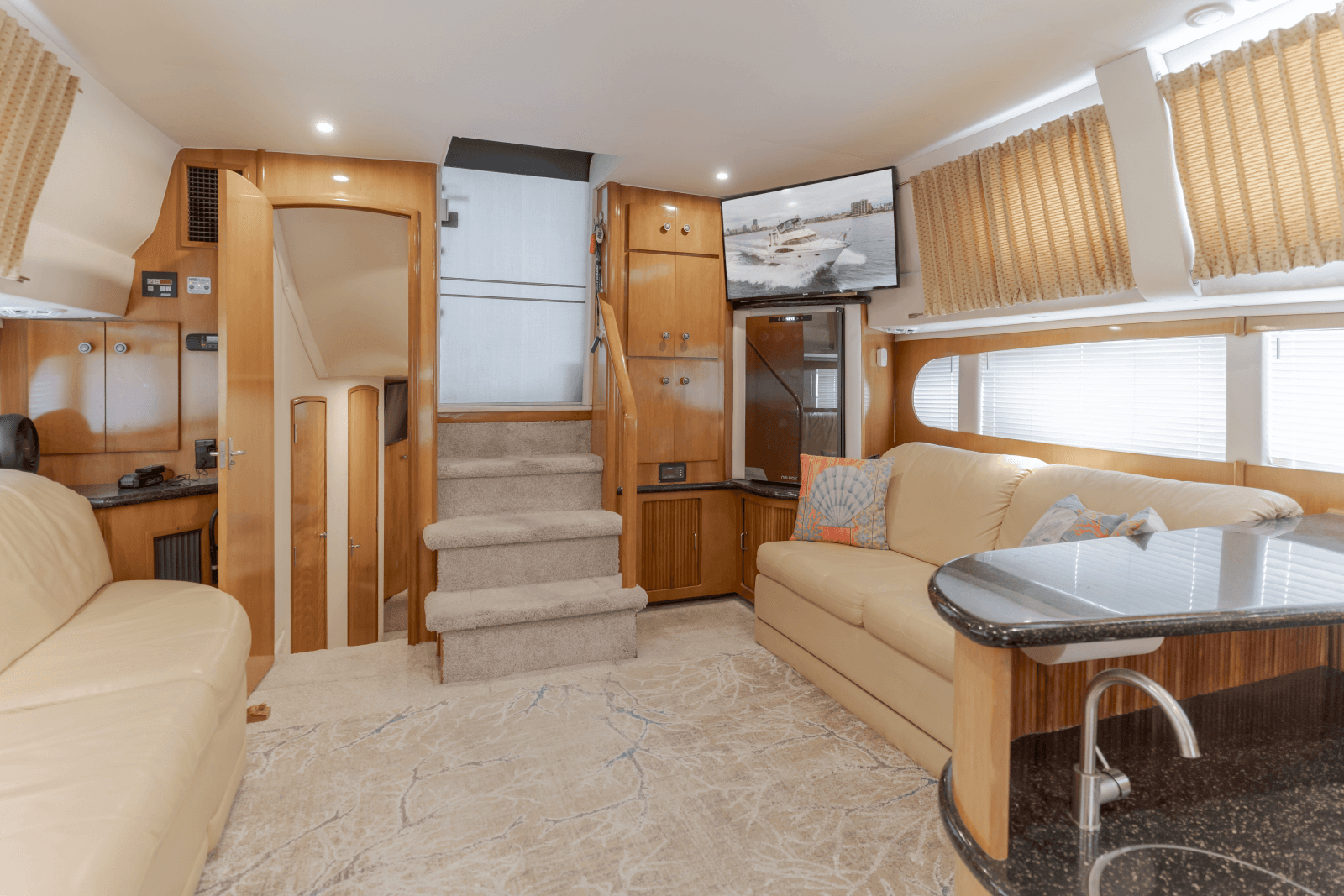 2001 Carver 444