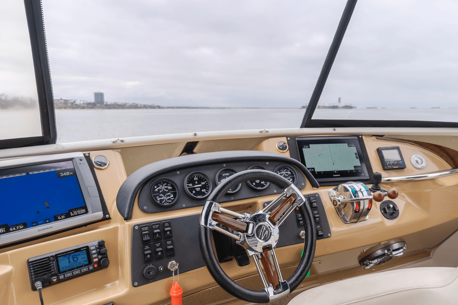 2001 Carver 444