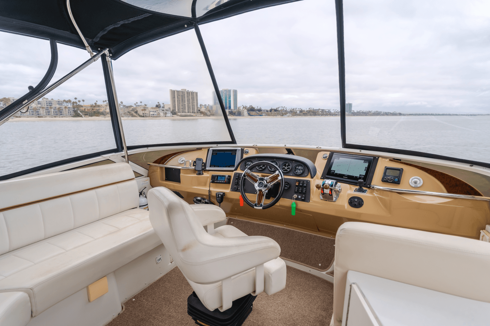 2001 Carver 444