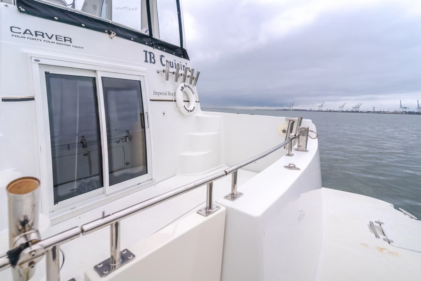 2001 Carver 444