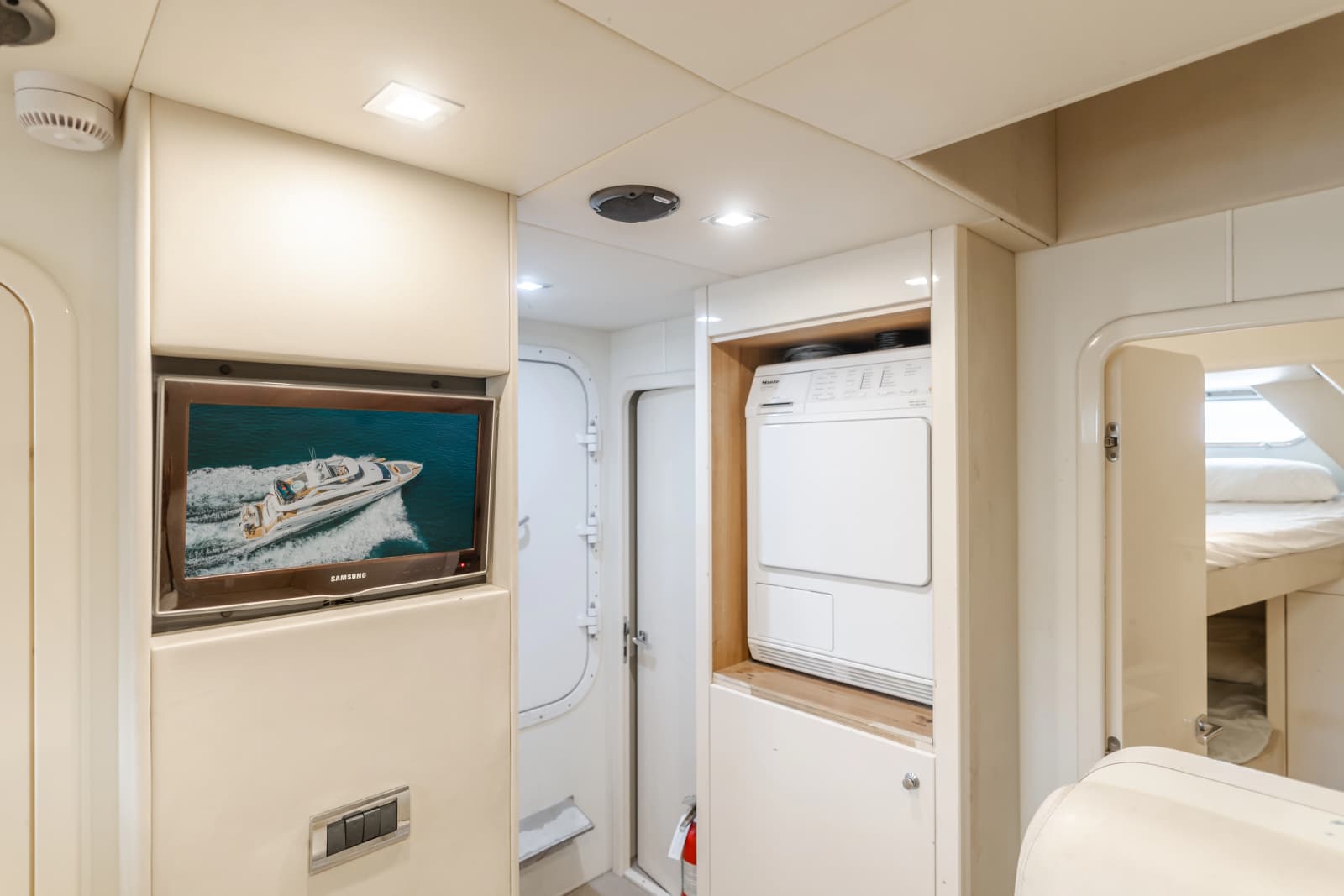2011 Sunseeker 88 Yacht