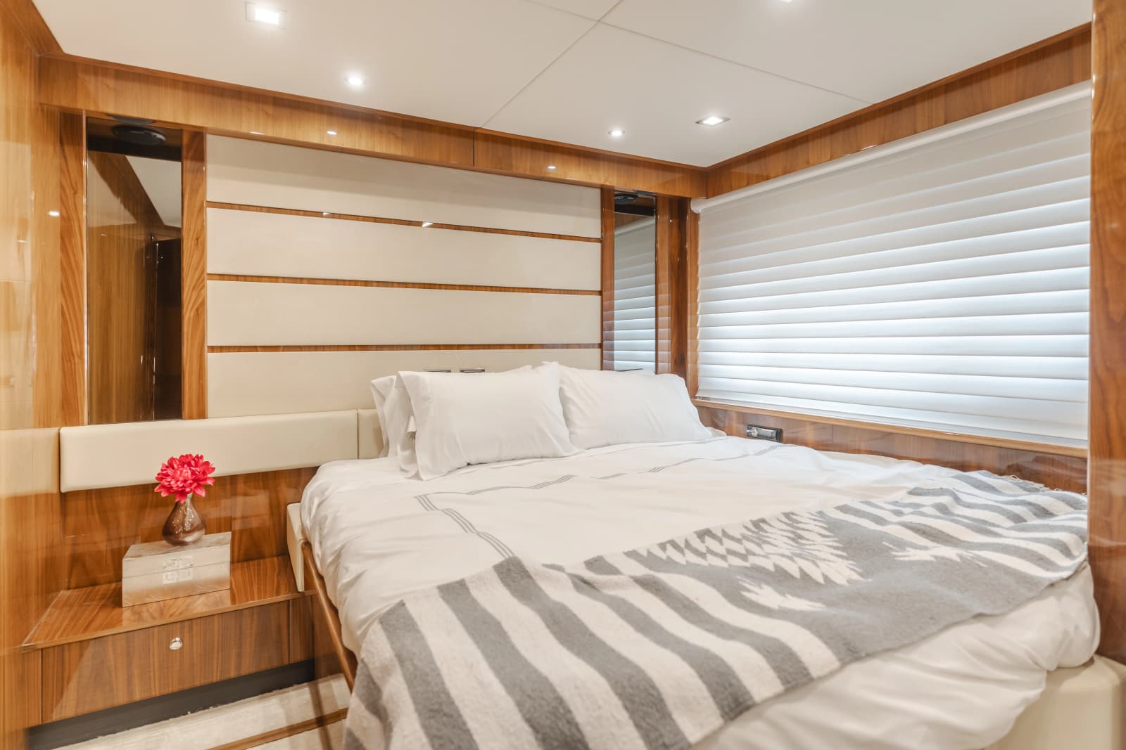 2011 Sunseeker 88 Yacht