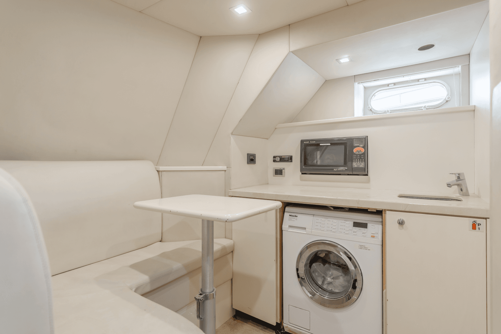 2011 Sunseeker 88 Yacht