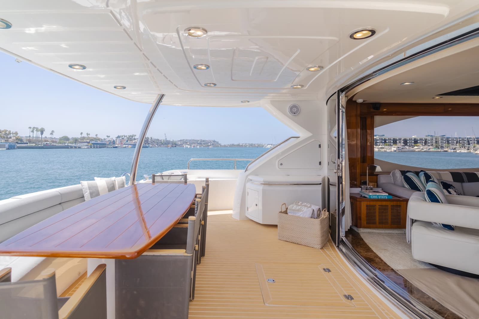 2011 Sunseeker 88 Yacht