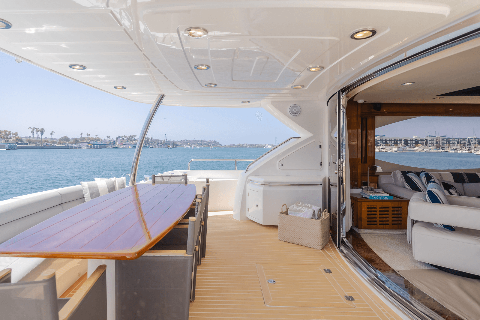 2011 Sunseeker 88 Yacht