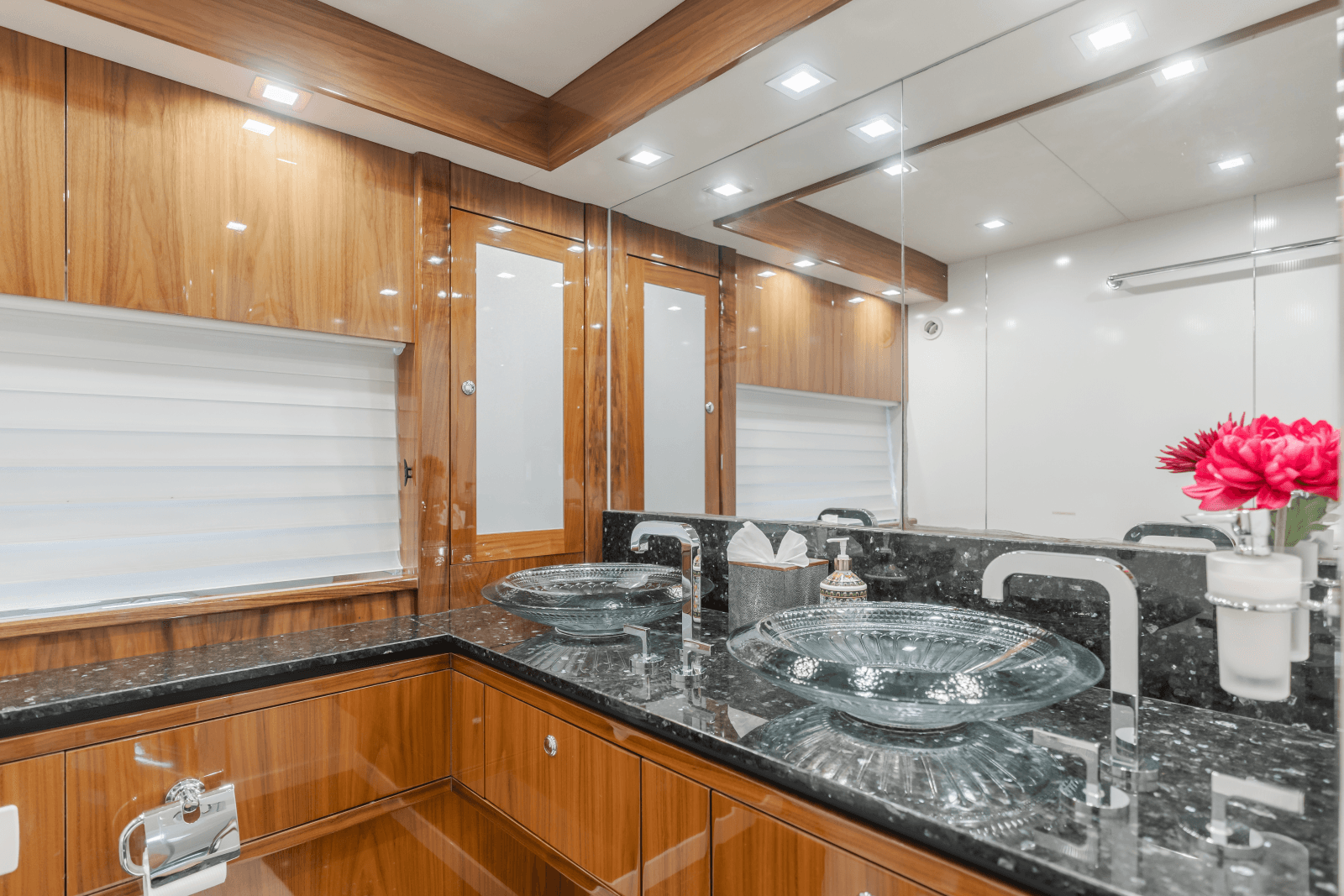 2011 Sunseeker 88 Yacht