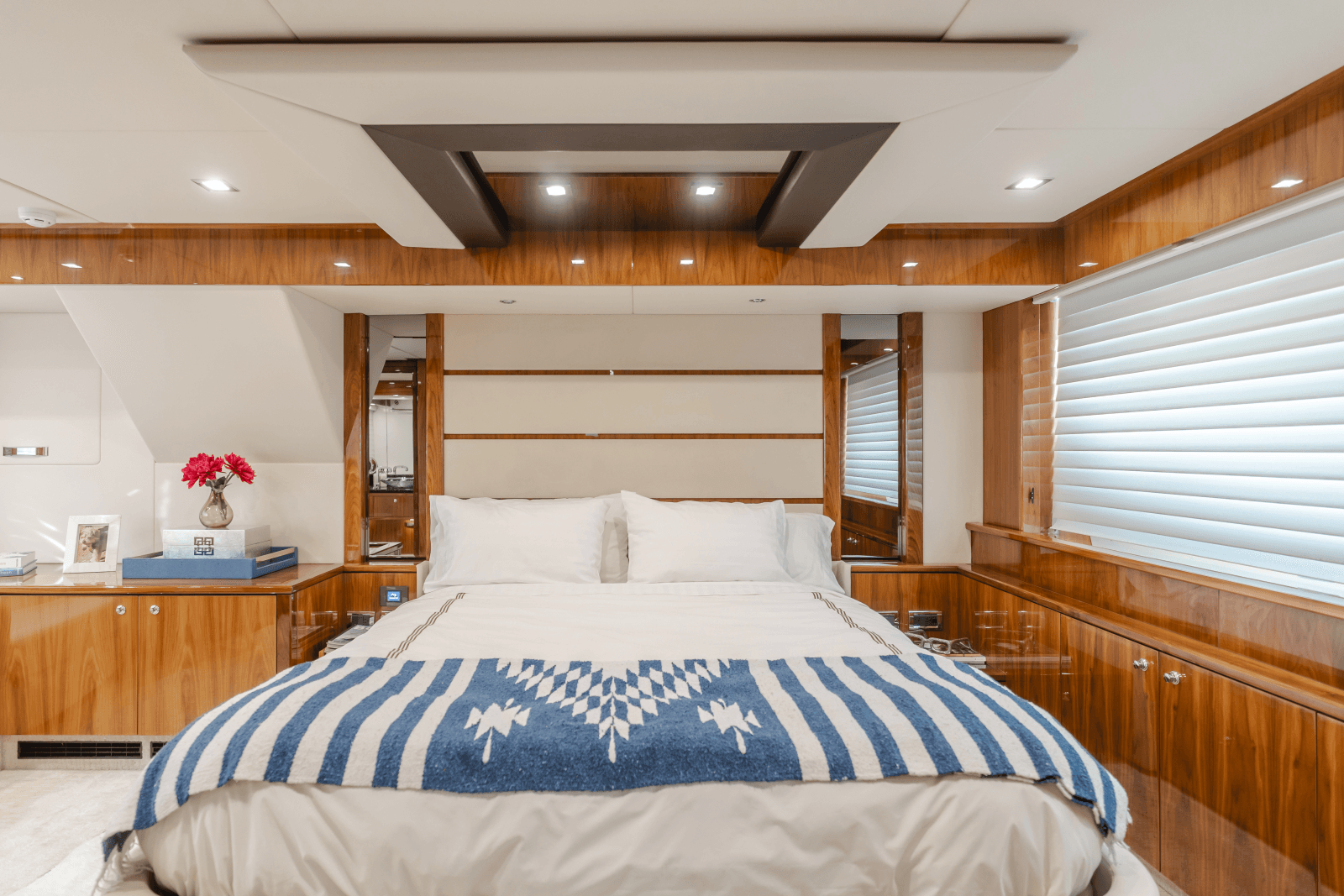 2011 Sunseeker 88 Yacht