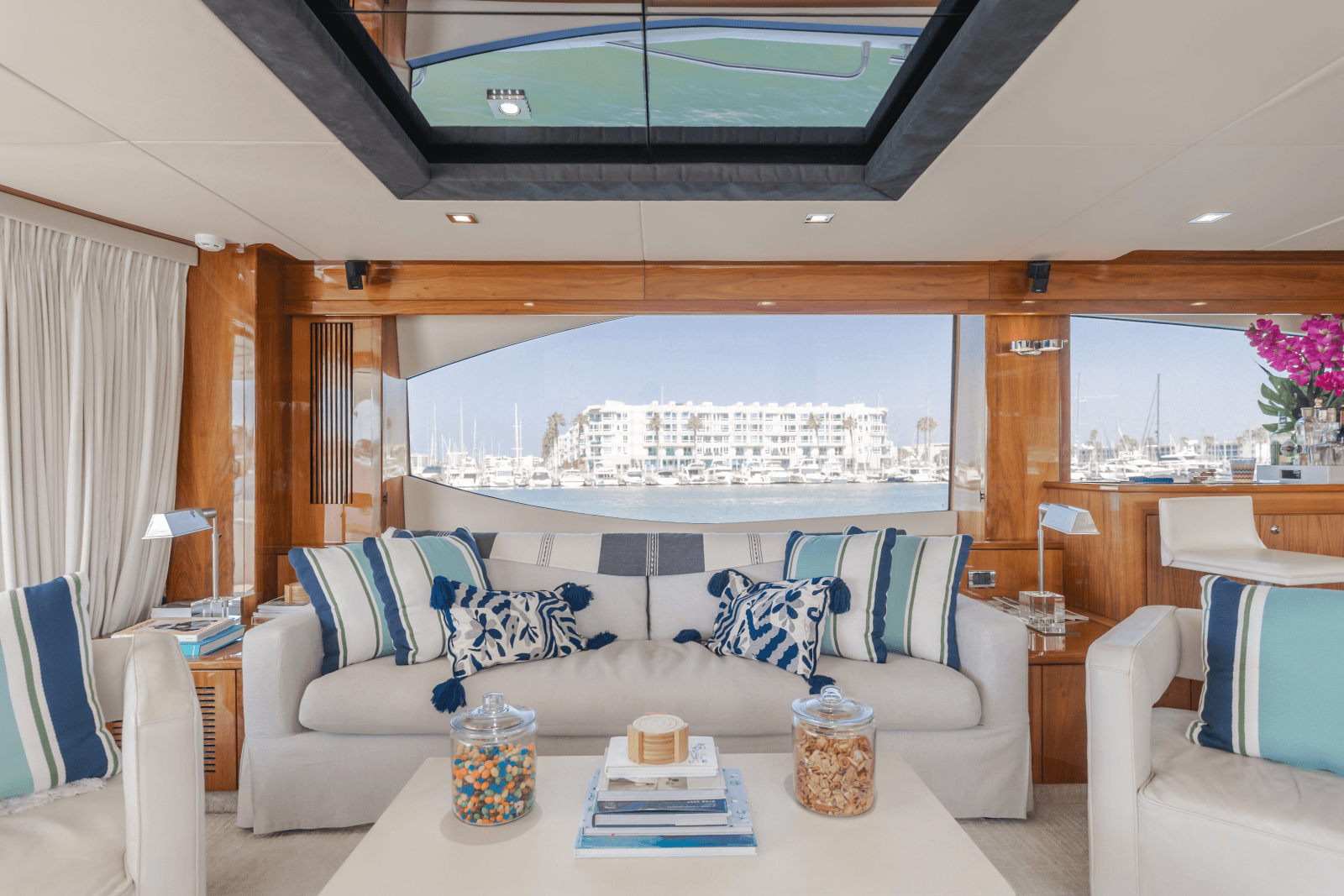2011 Sunseeker 88 Yacht