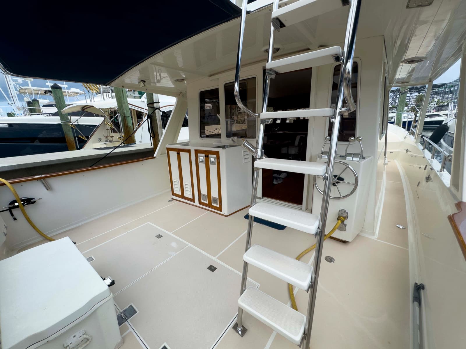 1997 Offshore Yachts Sedan