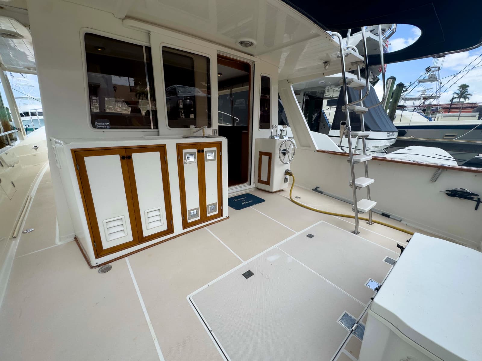 1997 Offshore Yachts Sedan