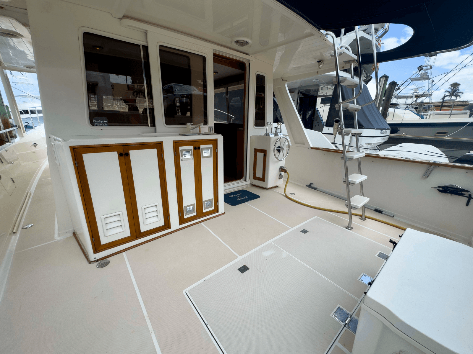 1997 Offshore Yachts Sedan