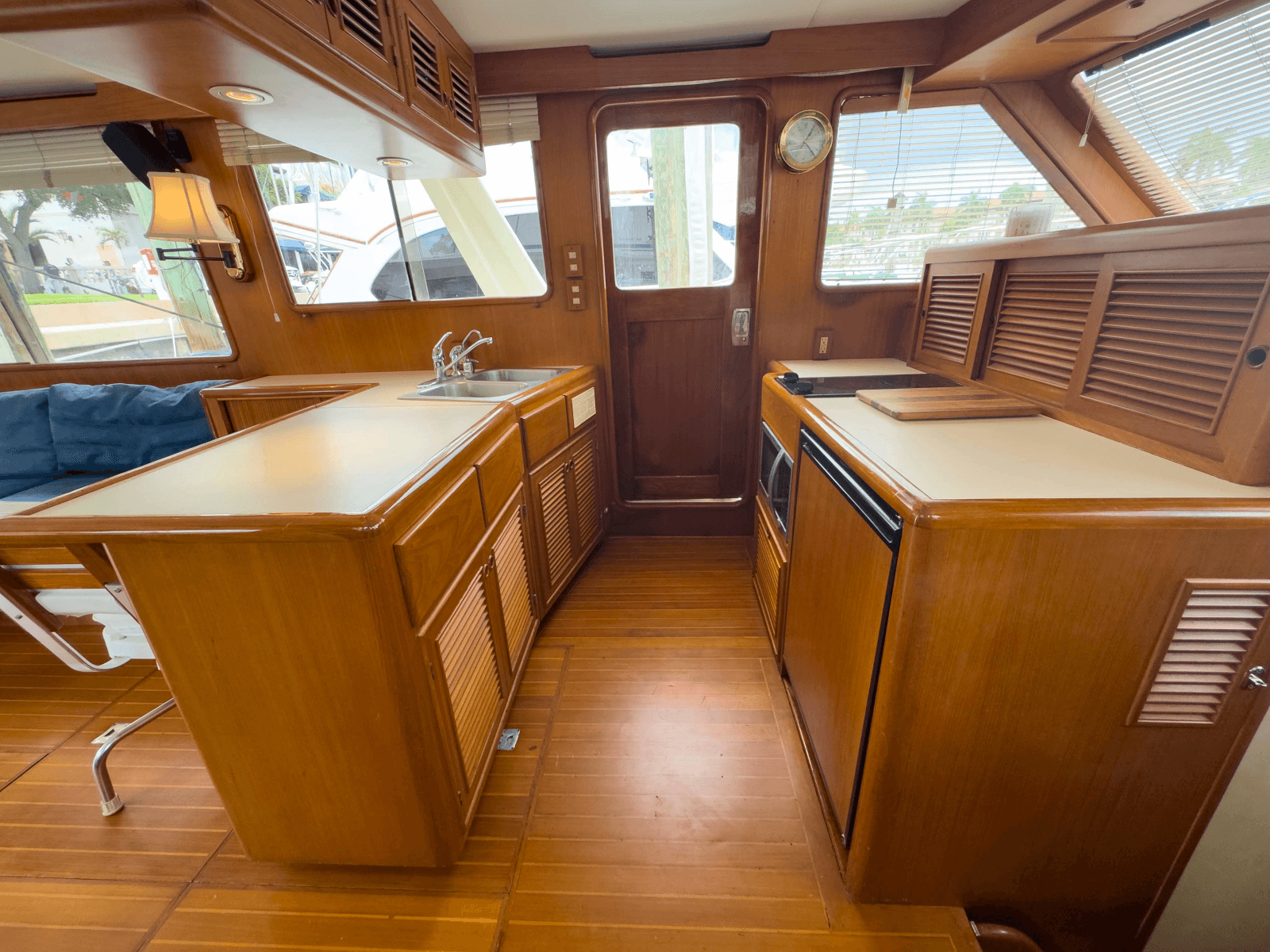 1997 Offshore Yachts Sedan