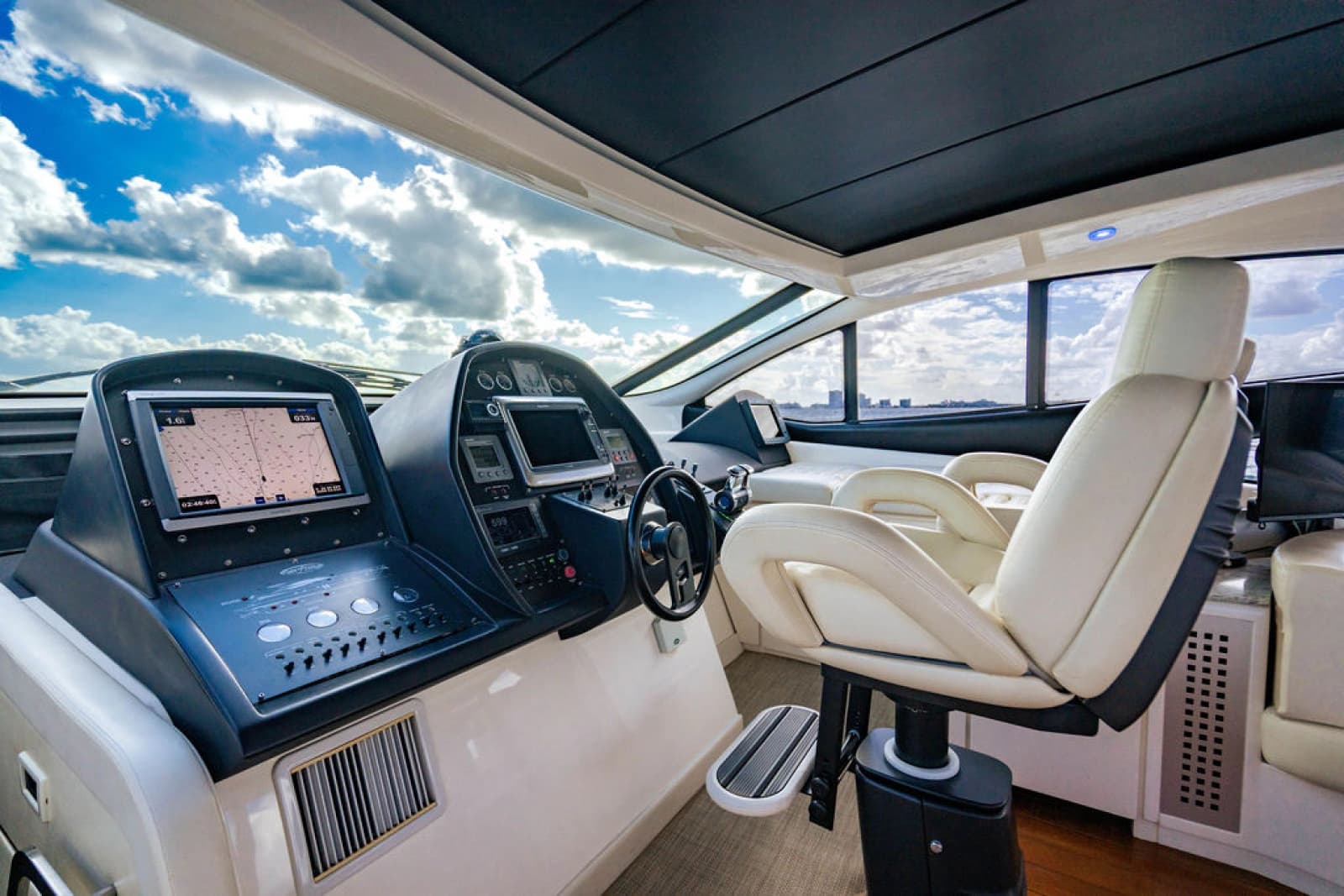 2006 Pershing 62