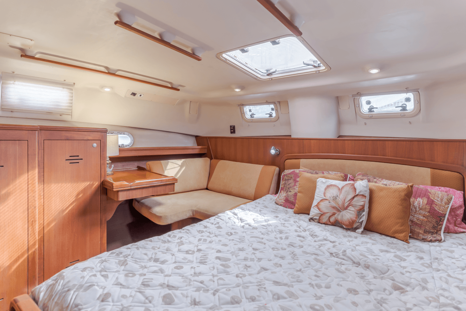 2001 Hunter Passage 450