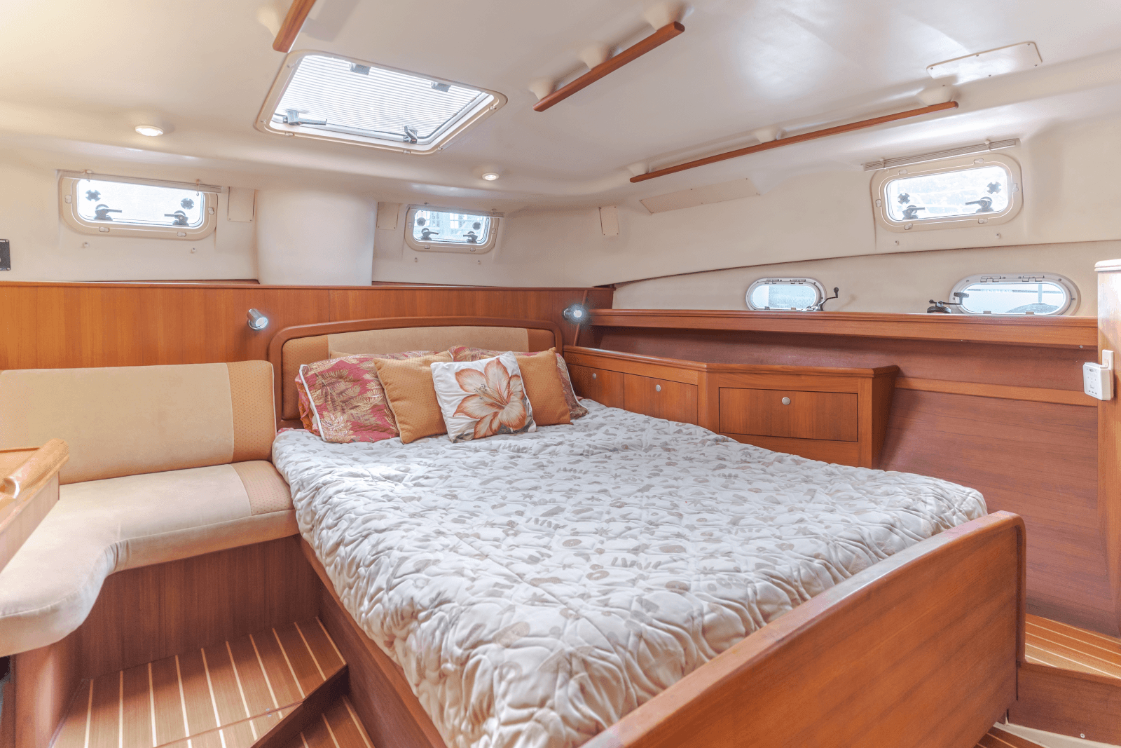 2001 Hunter Passage 450