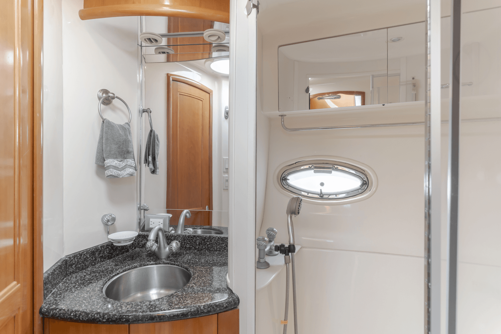 2006 Carver 46 Motor Yacht