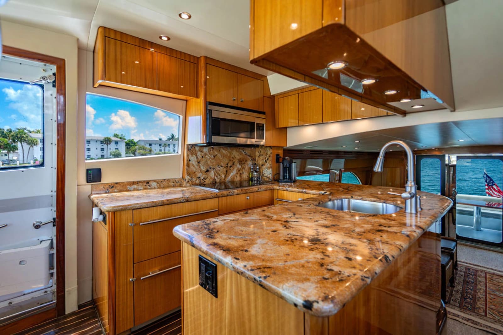 2006 Hatteras 64 Motor Yacht