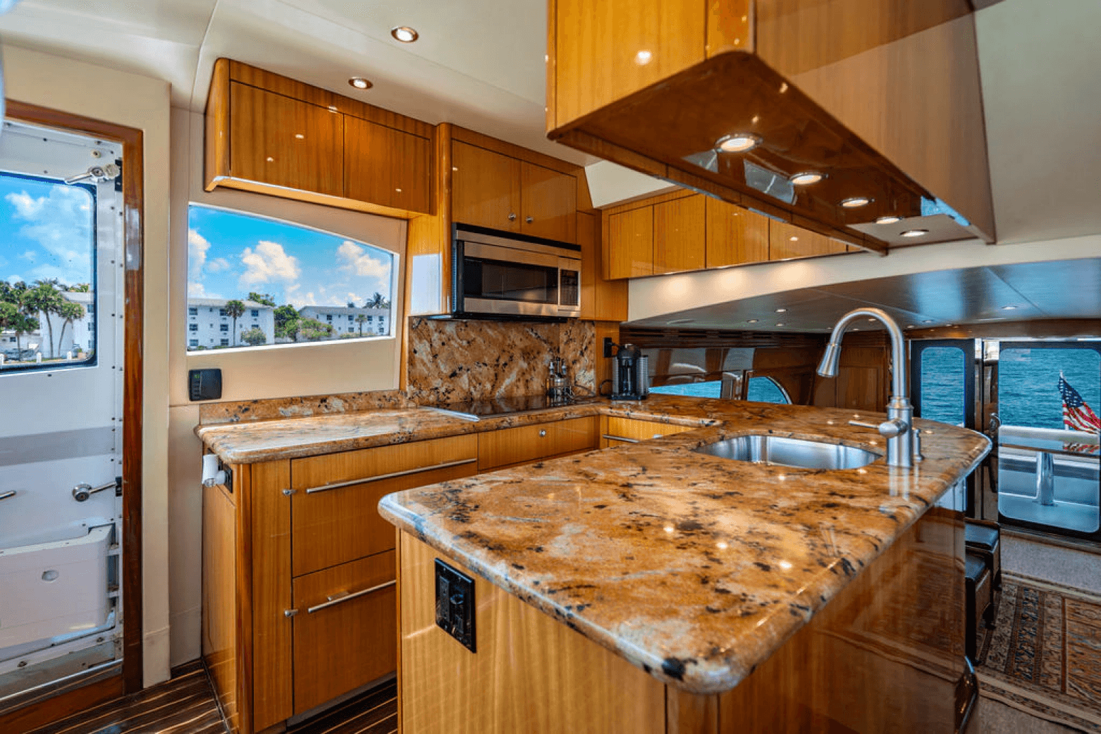 2006 Hatteras 64 Motor Yacht