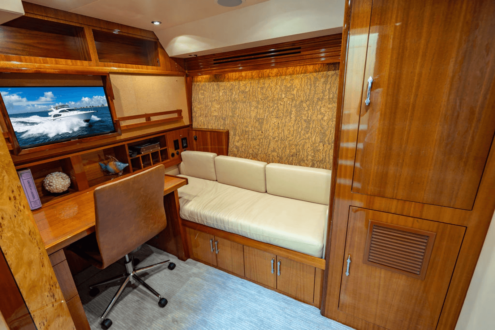 2006 Hatteras 64 Motor Yacht