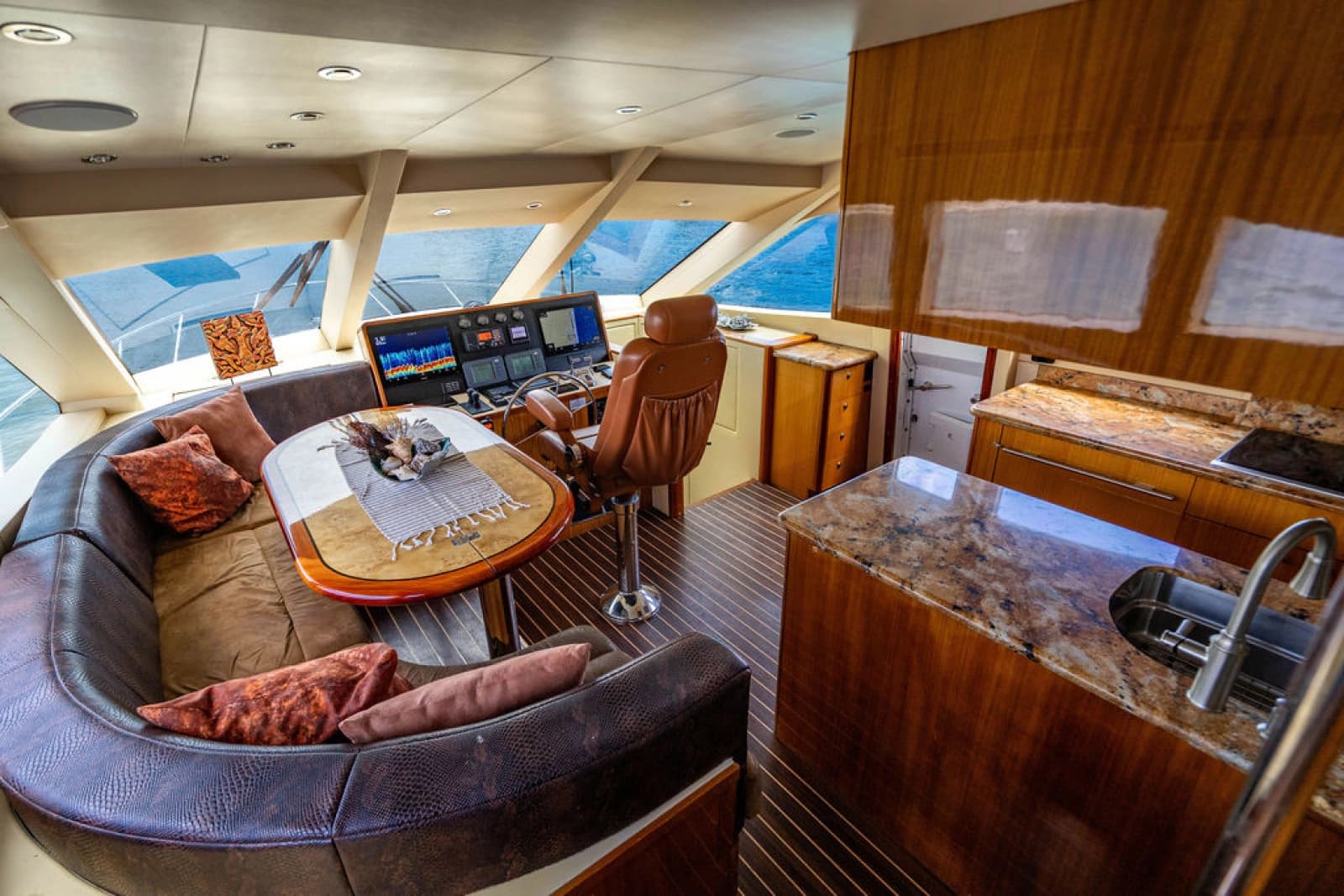 2006 Hatteras 64 Motor Yacht