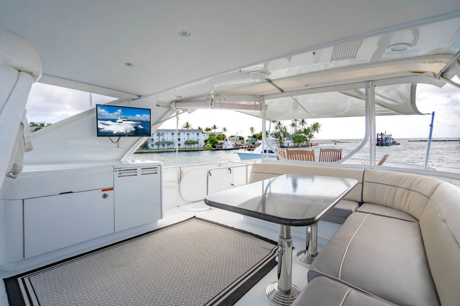 2006 Hatteras 64 Motor Yacht