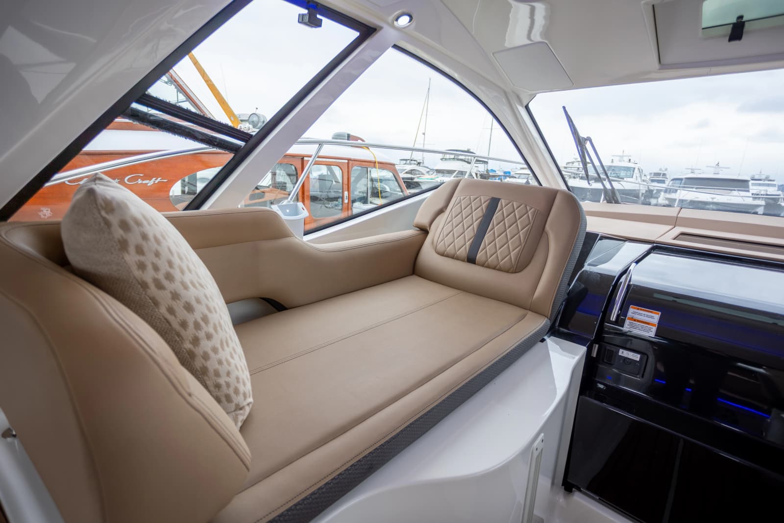 2018 Sea Ray Sundancer 350 Coupe - Rare Shaft Drive