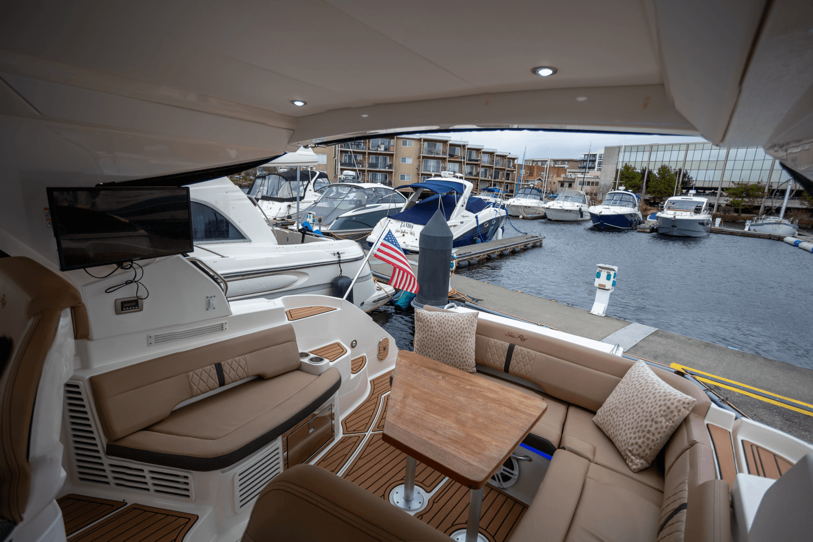 2018 Sea Ray Sundancer 350 Coupe - Rare Shaft Drive
