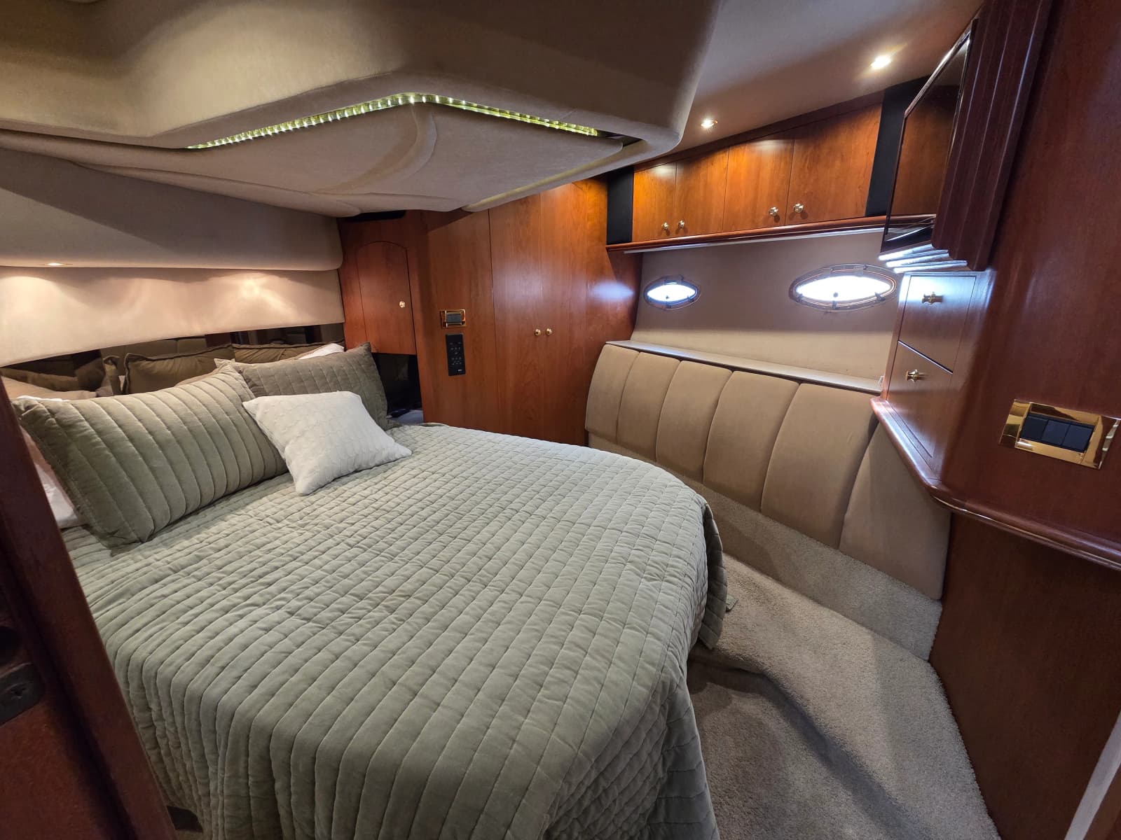 2000 Cruisers Yachts Sport 50