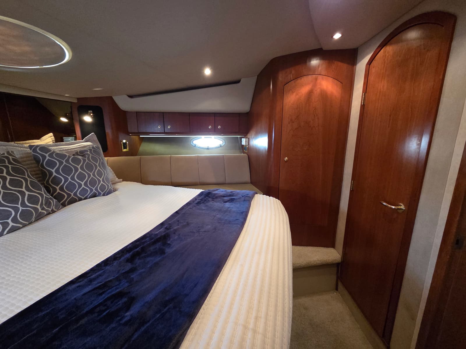 2000 Cruisers Yachts Sport 50
