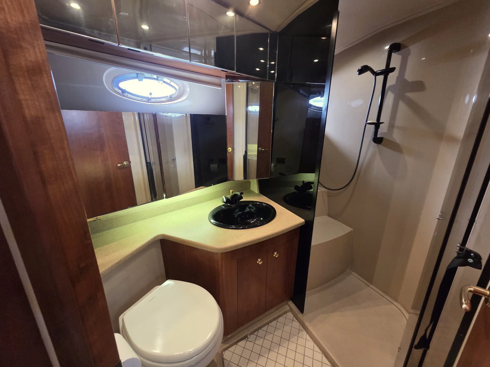 2000 Cruisers Yachts Sport 50