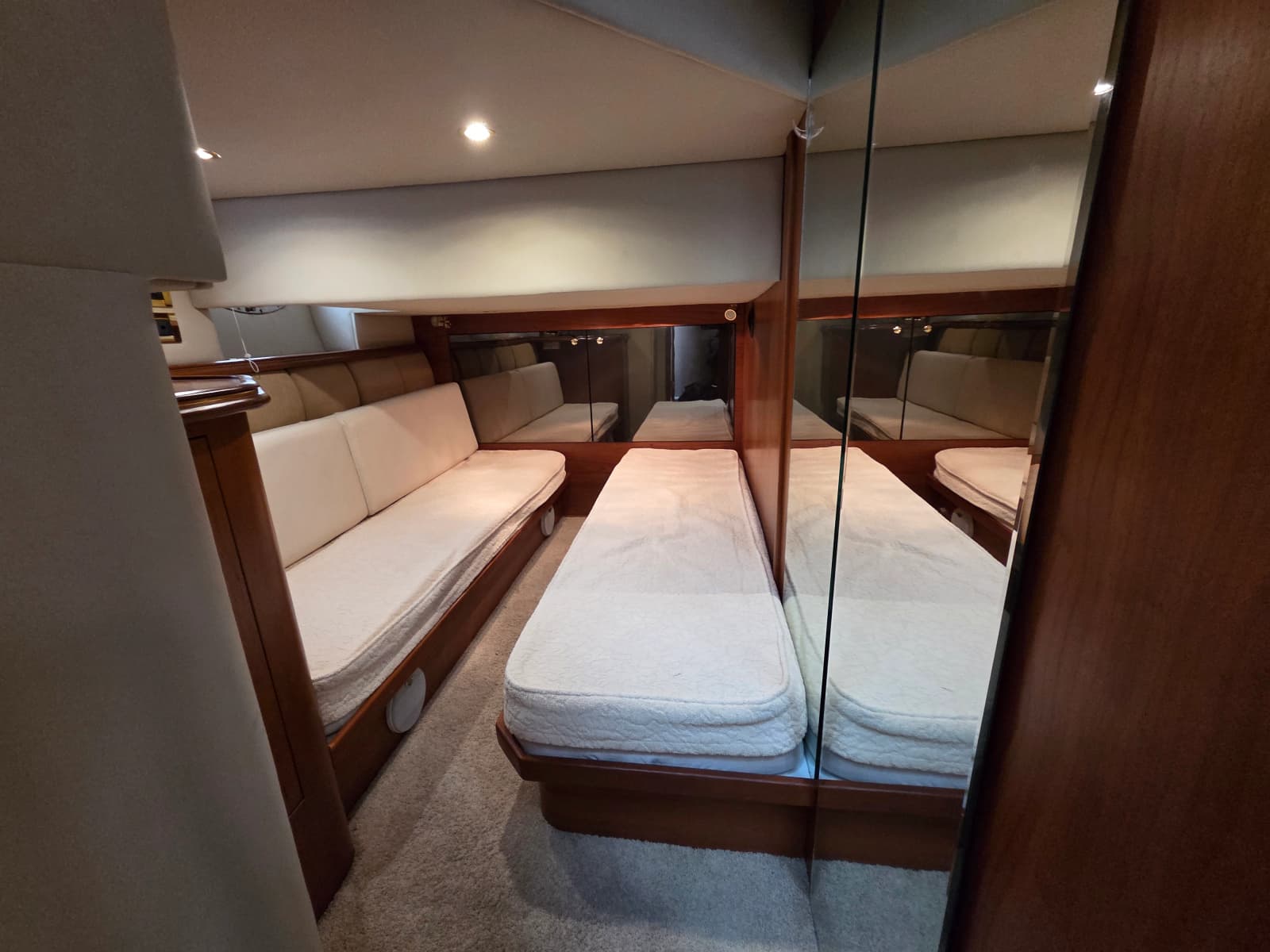 2000 Cruisers Yachts Sport 50