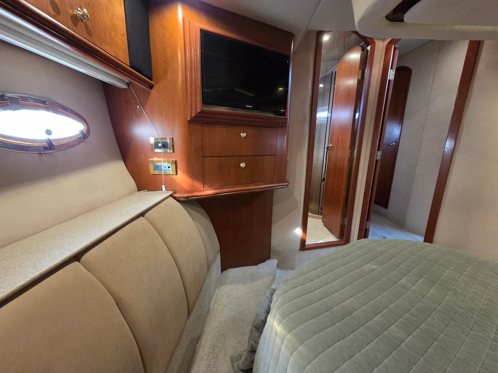 2000 Cruisers Yachts Sport 50