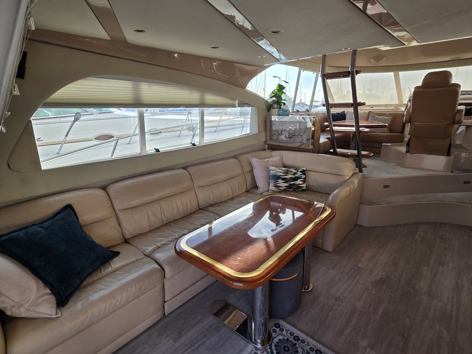 2000 Cruisers Yachts Sport 50