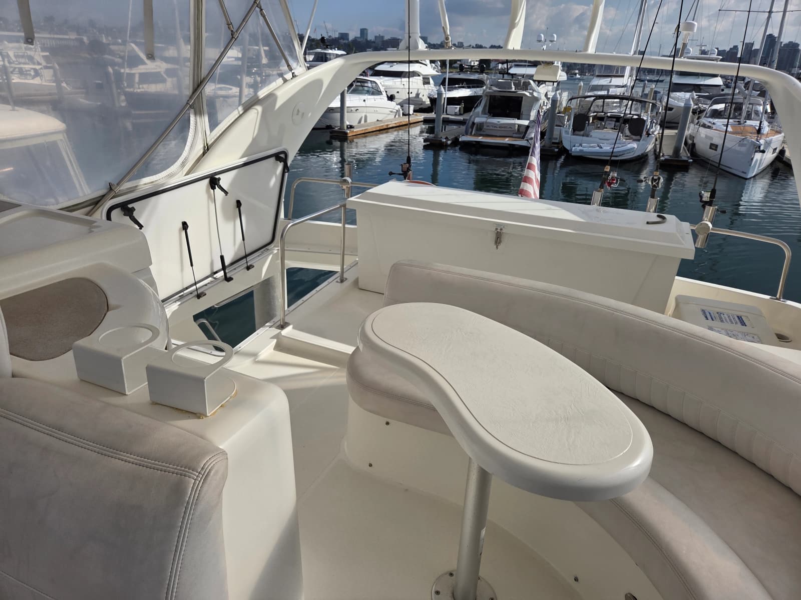 2000 Cruisers Yachts Sport 50