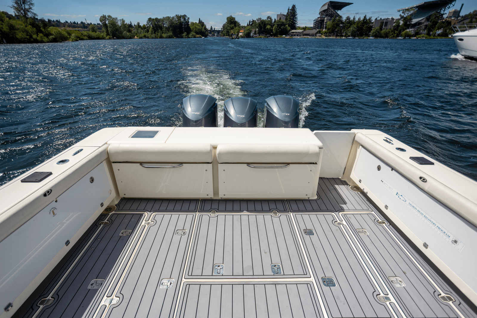 2009 Pursuit 375 OS