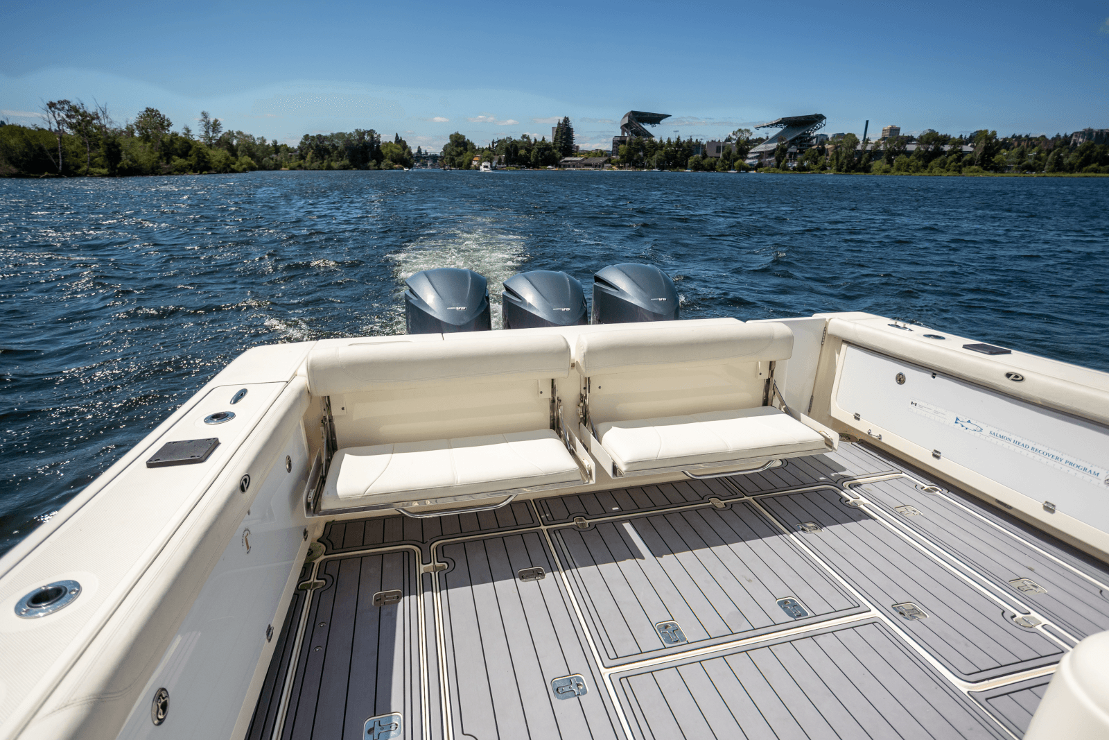 2009 Pursuit 375 OS
