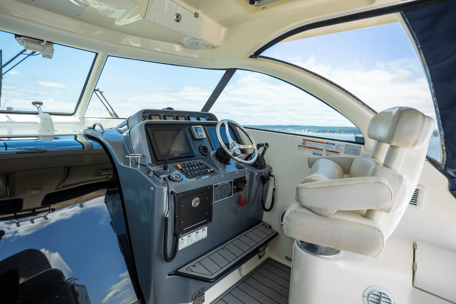 2009 Pursuit 375 OS