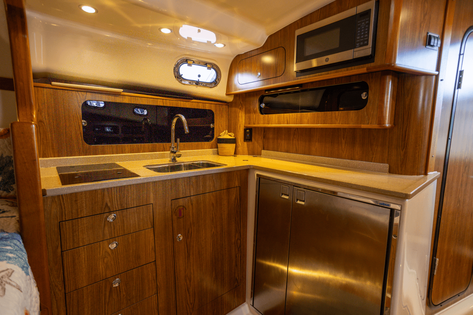 2009 Pursuit 375 OS