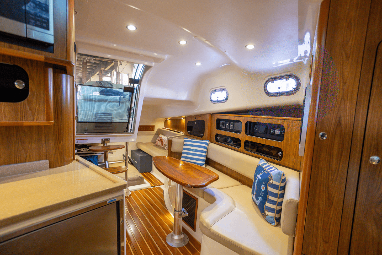 2009 Pursuit 375 OS