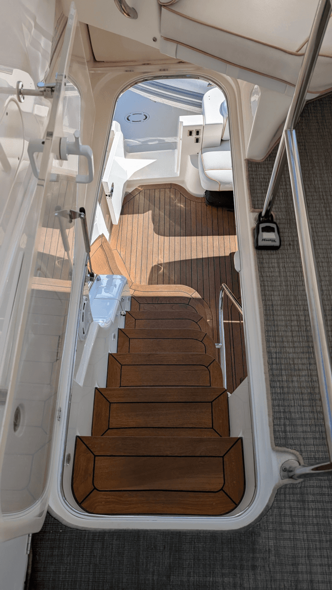 2010 Ovation Flybridge
