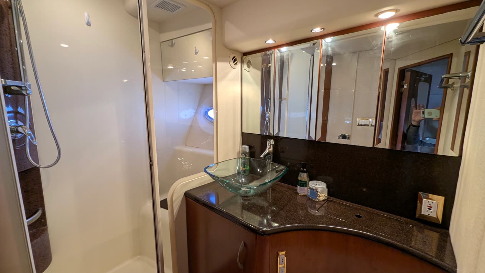 2010 Ovation Flybridge