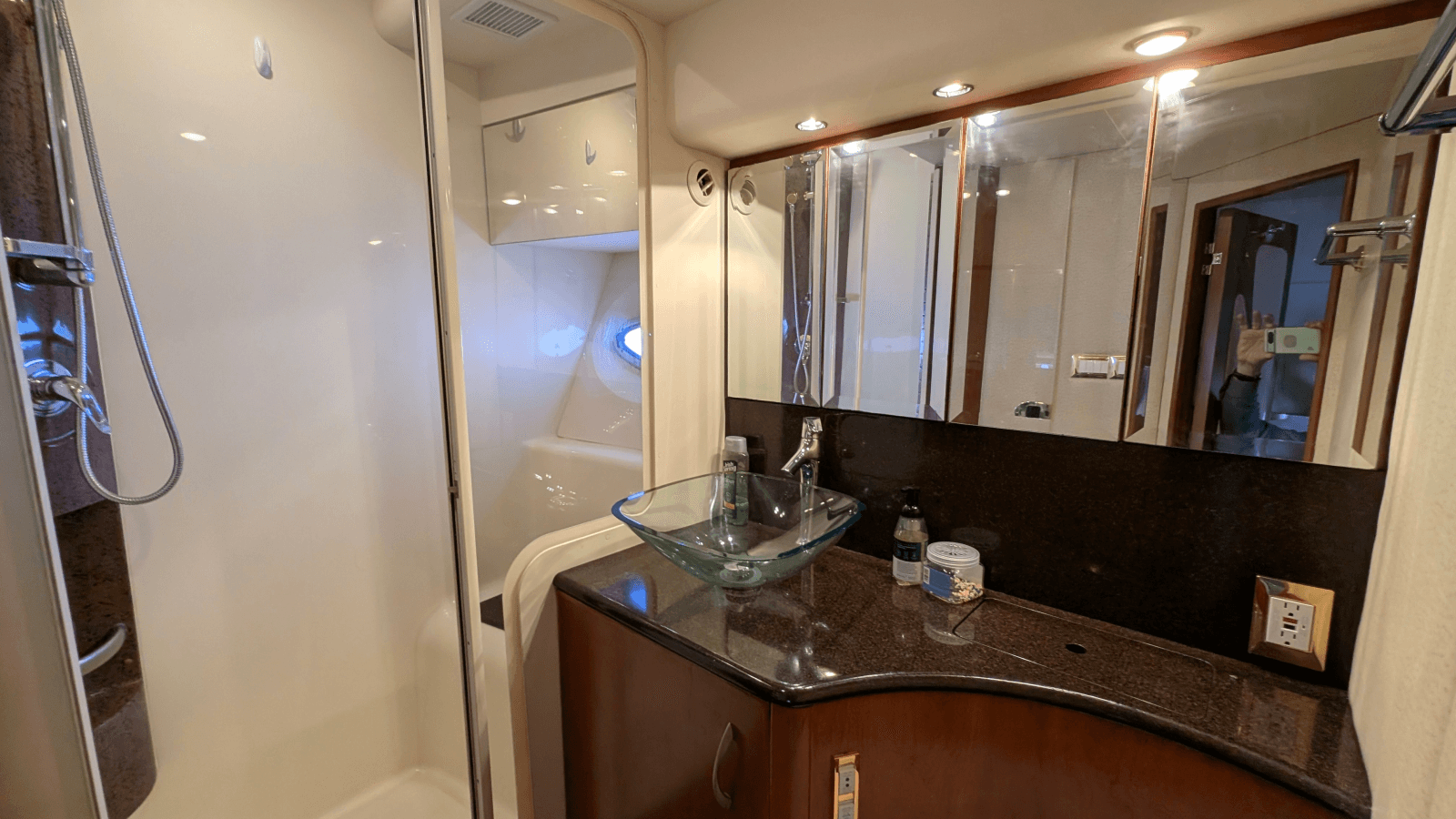 2010 Ovation Flybridge