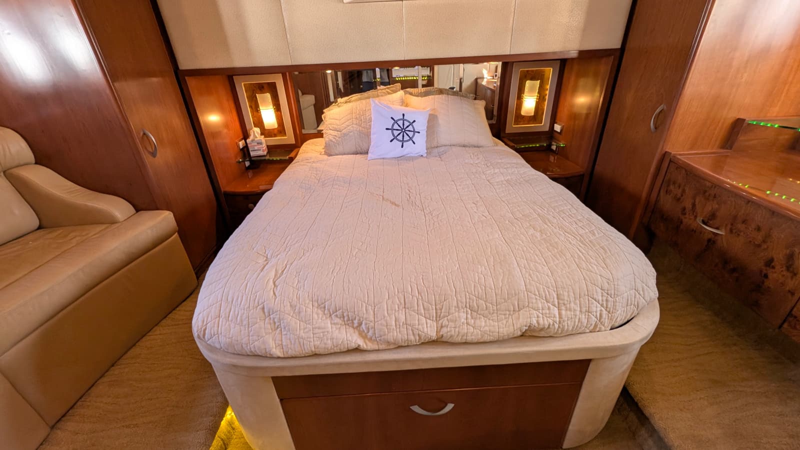 2010 Ovation Flybridge