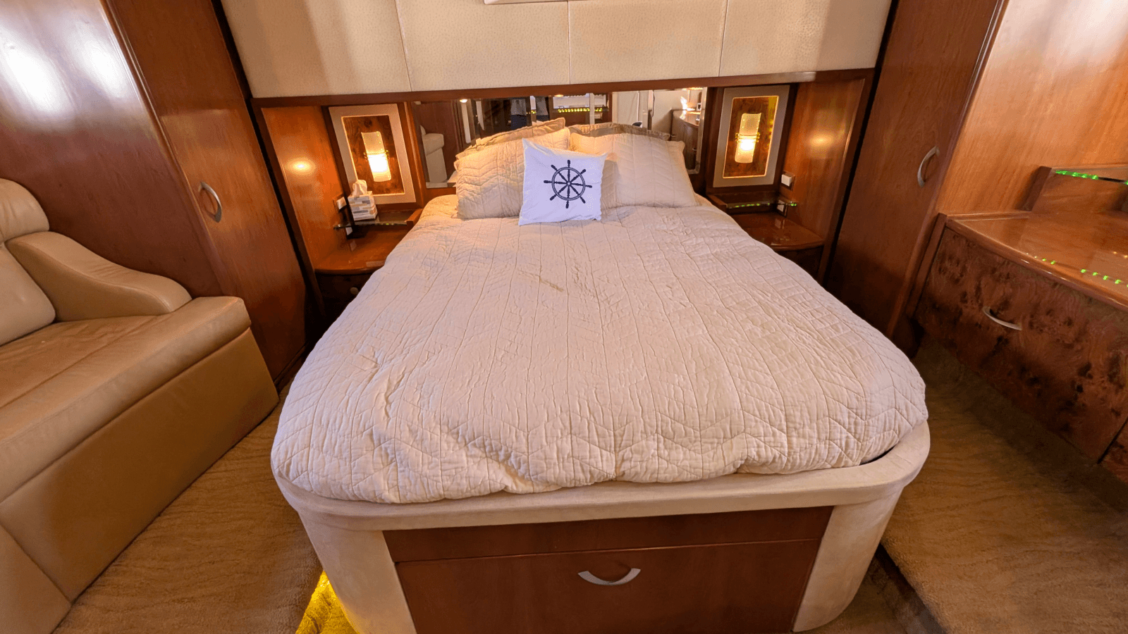 2010 Ovation Flybridge
