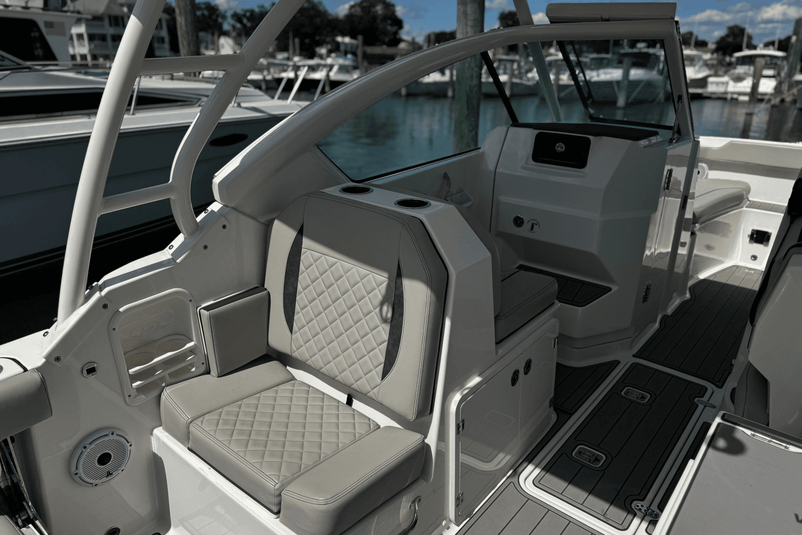 2023 Pursuit DC 266 Dual Console