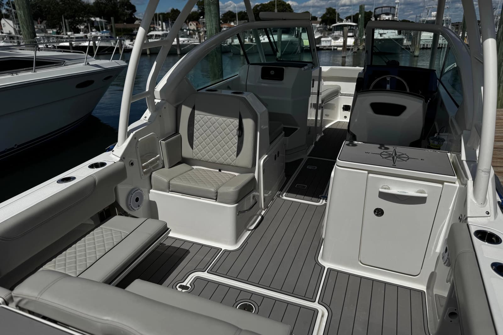 2023 Pursuit DC 266 Dual Console