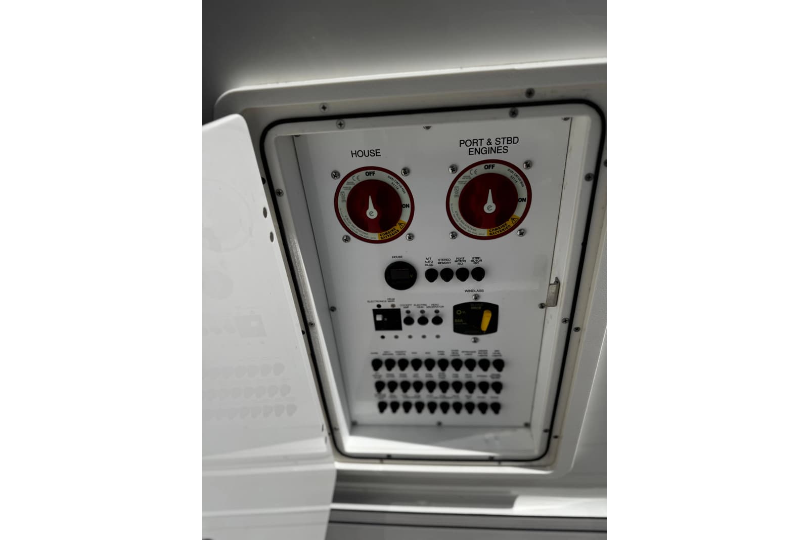 2023 Pursuit DC 266 Dual Console