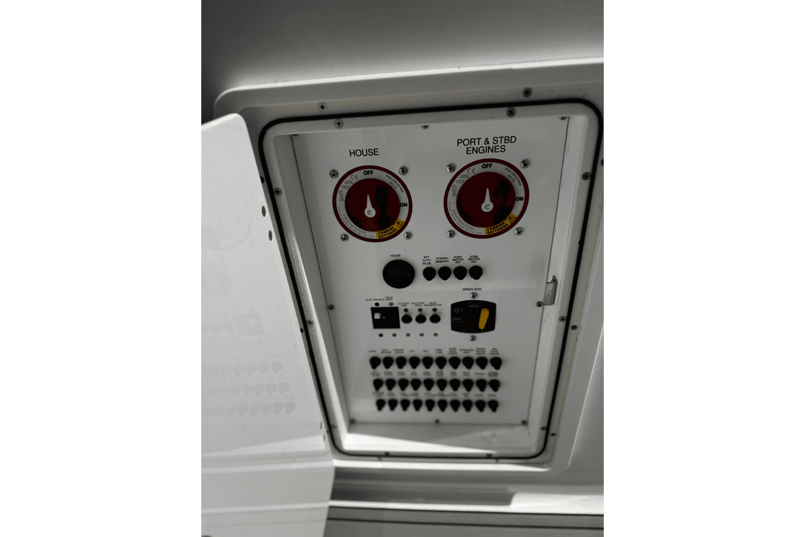 2023 Pursuit DC 266 Dual Console