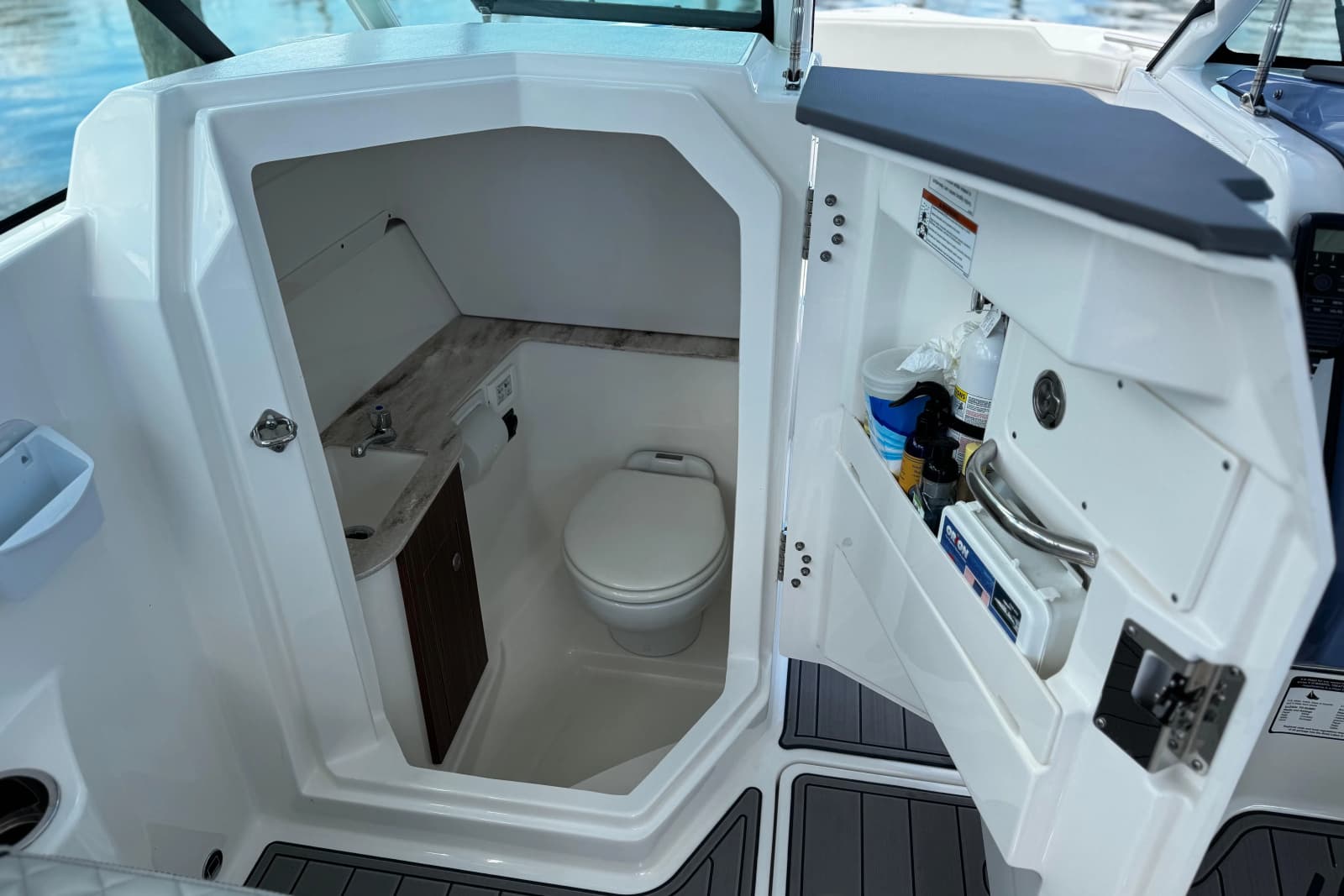 2023 Pursuit DC 266 Dual Console