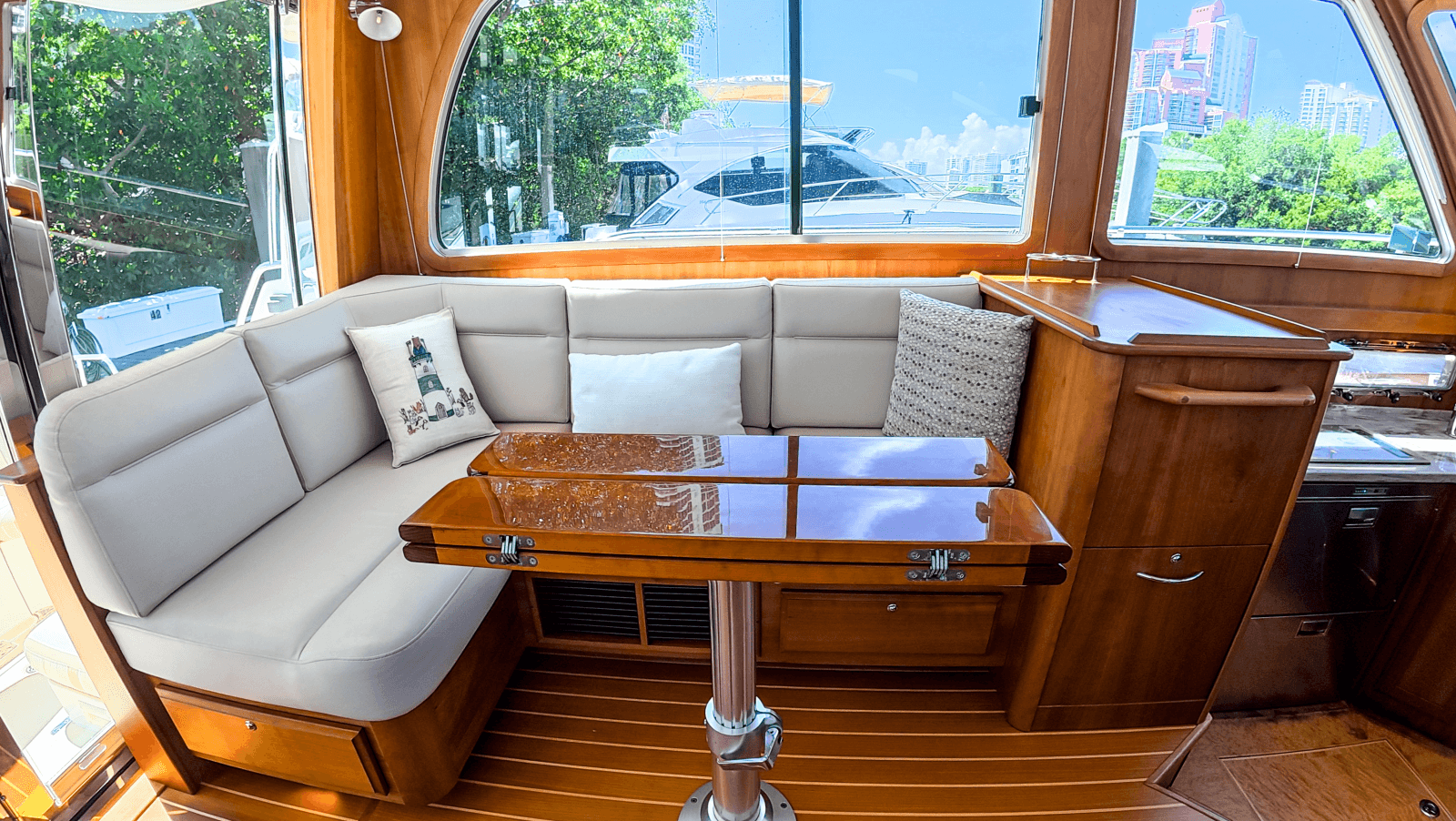 2019 Sabre 42 Salon Express